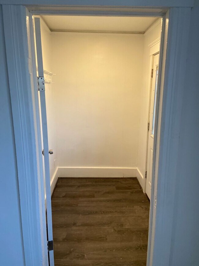 Foto del edificio - $1,300 - Newly 3 Bedroom 2 Bath
