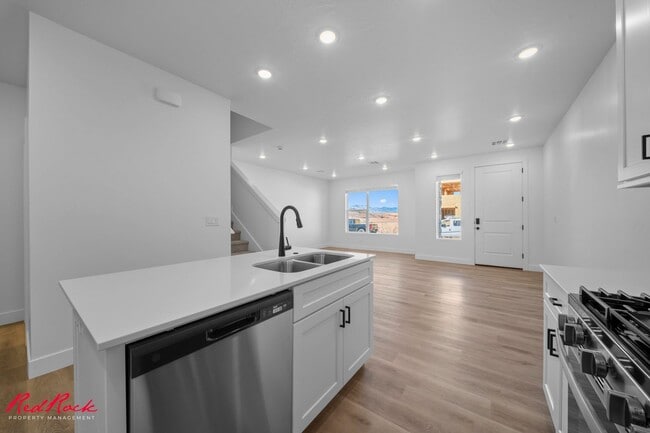 Foto del edificio - 3 Bedroom Townhome in Desert Color