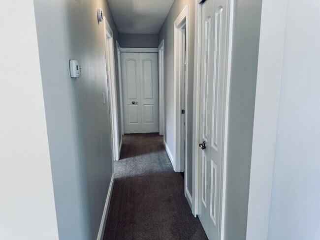 Foto del edificio - 3 Bedroom Raised Ranch--Available Now!