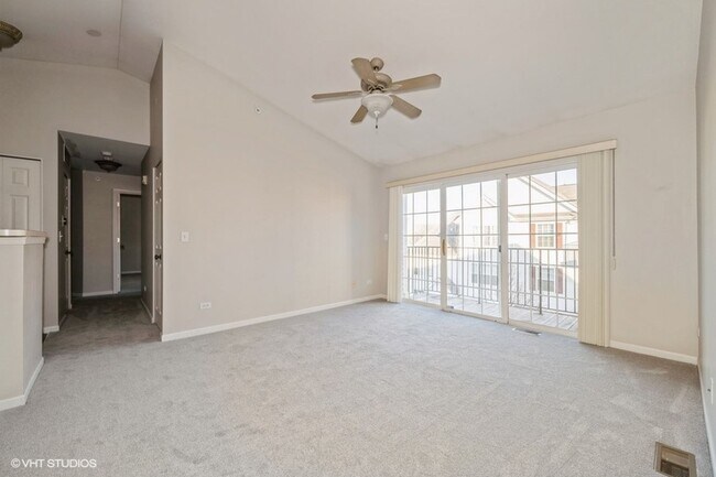 Building Photo - Beautiful 3rd Floor Condo in Wheeling with...