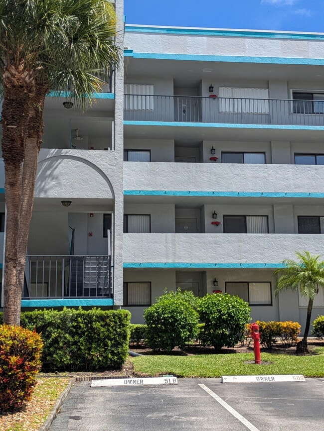 Building Photo - 4725 Lucerne Lakes Blvd E