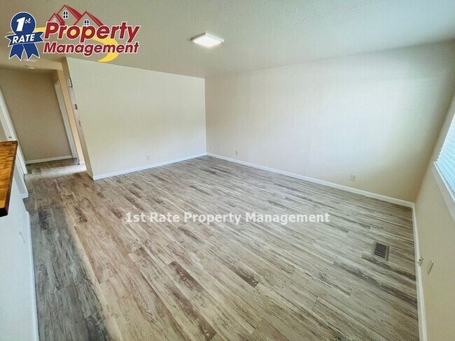 Foto del edificio - 4334 W Rose Hl St