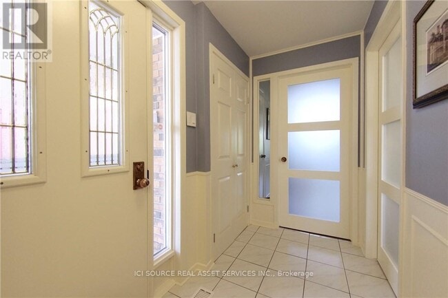 Building Photo - 732 Mooney's Bay Pl