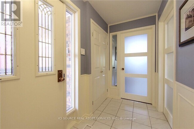 Photo du bâtiment - 732 Mooney's Bay Pl