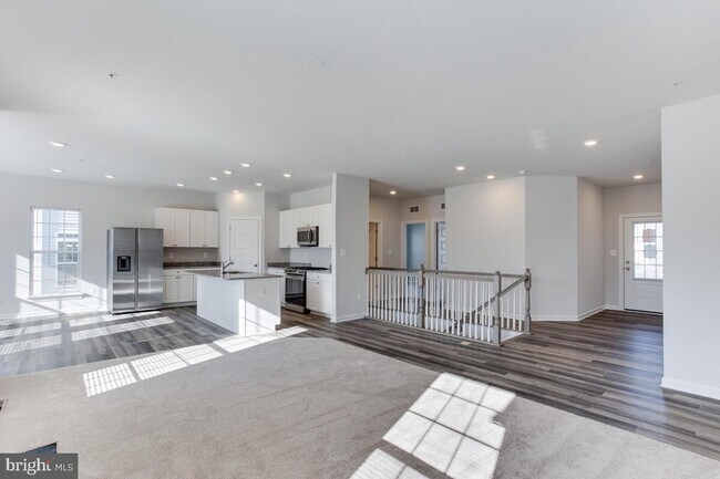 Foto del edificio - 5817 McIntosh Pl