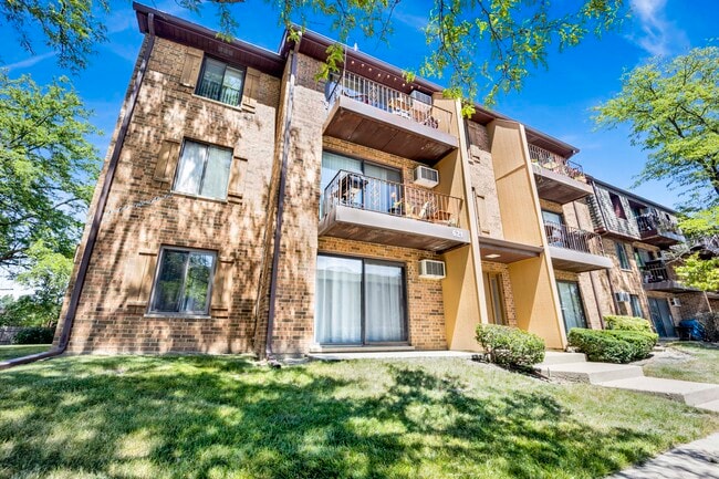 Building Photo - 621 N Briar Hill Ln