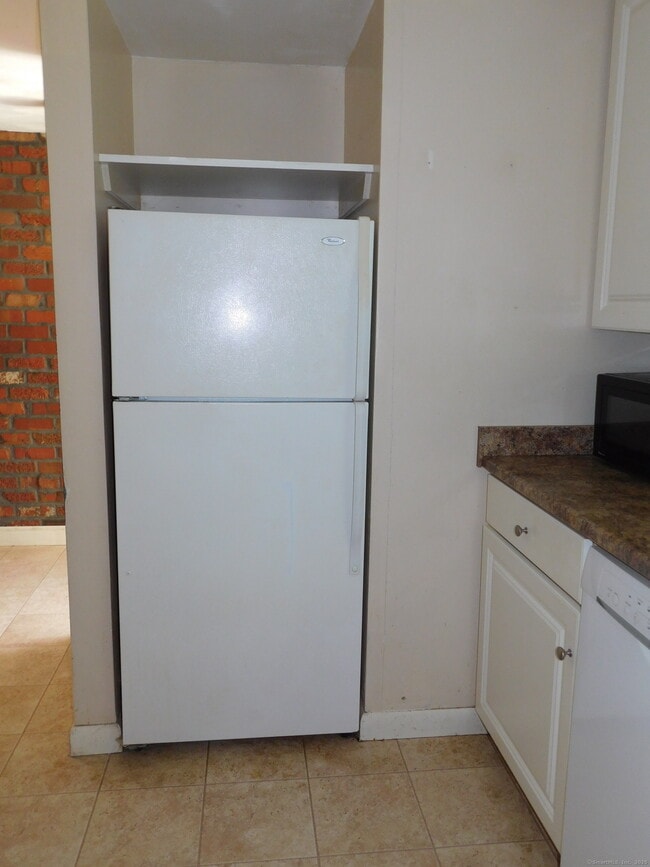 Building Photo - 19 Denlar Dr