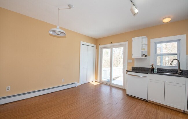 Building Photo - 58 Hollis St