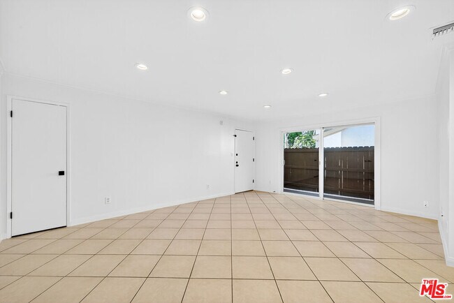 Foto del edificio - 5252 Coldwater Canyon Ave