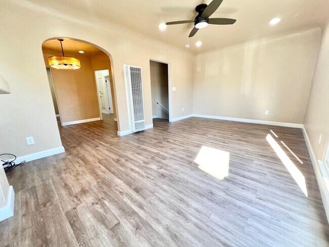 Foto del edificio - 235 Pomona Ave