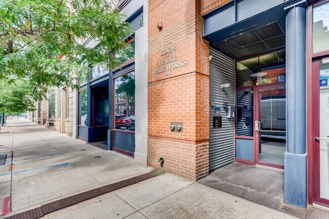 Foto del edificio - 3 Bedroom 2 Bath Loft Living At It's Finest In LODO! Wireworks Building