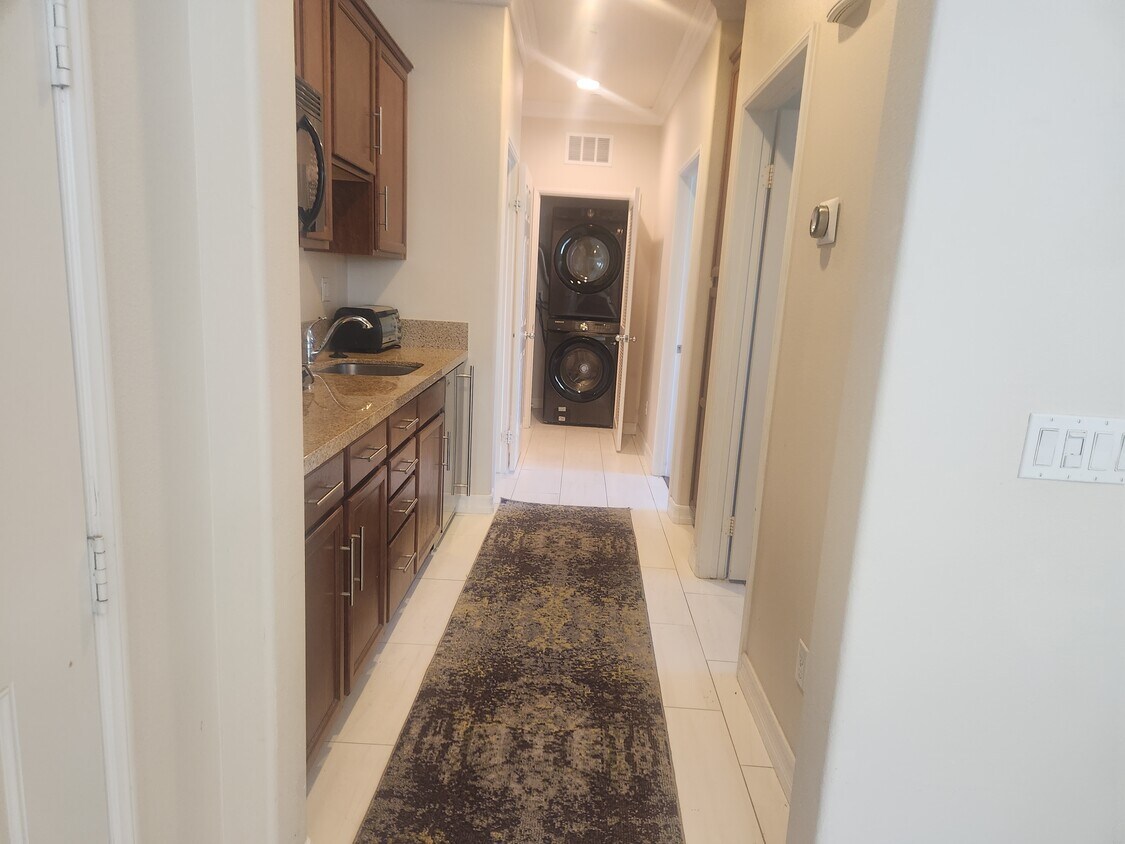 Foto principal - 6913 Stillbrook Way