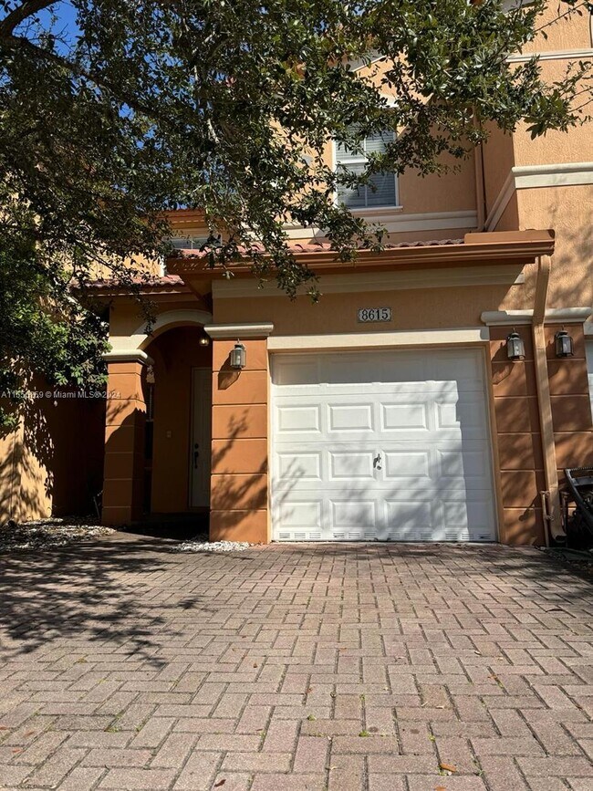 Foto del edificio - 8615 NW 112th Path