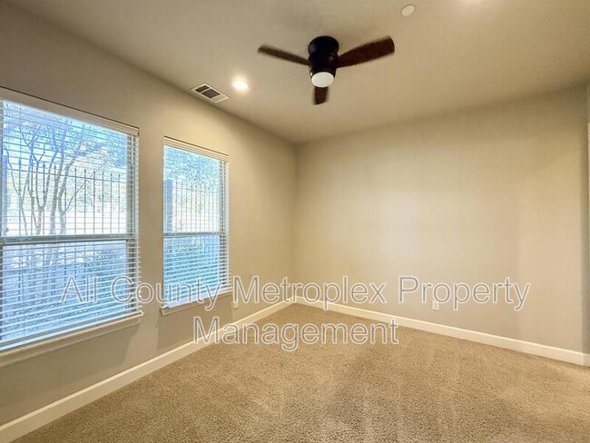 Foto del edificio - 7333 Valley View Ln