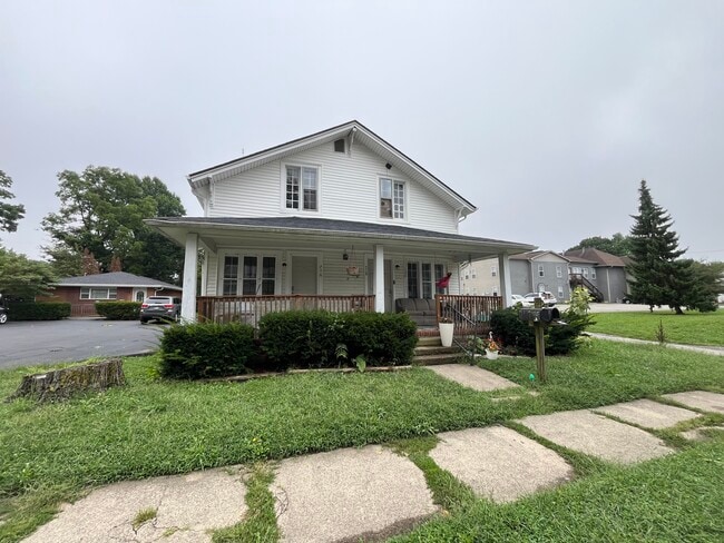 Building Photo - 716 S 14th St