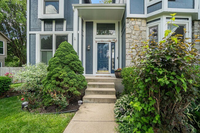 Foto del edificio - 4 Bed 5 Bath home in Overland Park