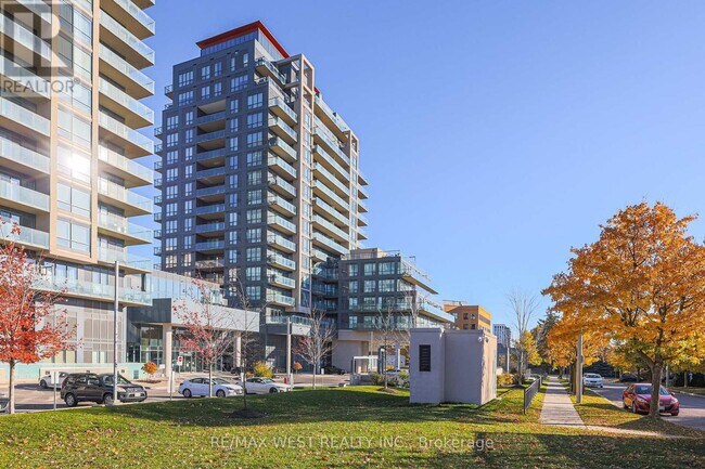 Building Photo - 9088-9088 Yonge St