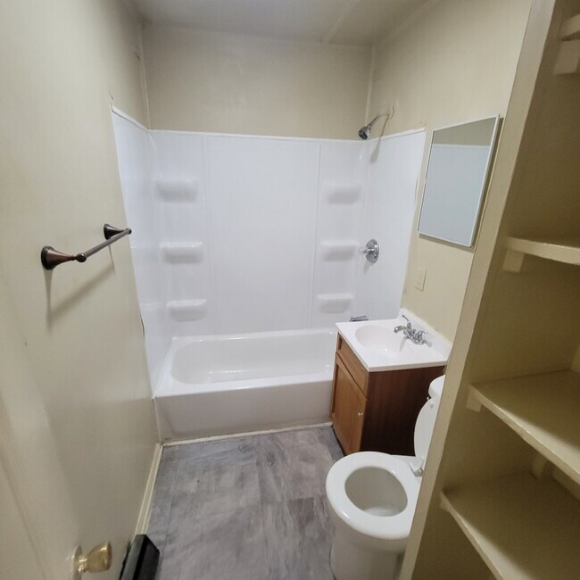 Foto del edificio - Westside 3BR/2BA House near Long's Donuts!