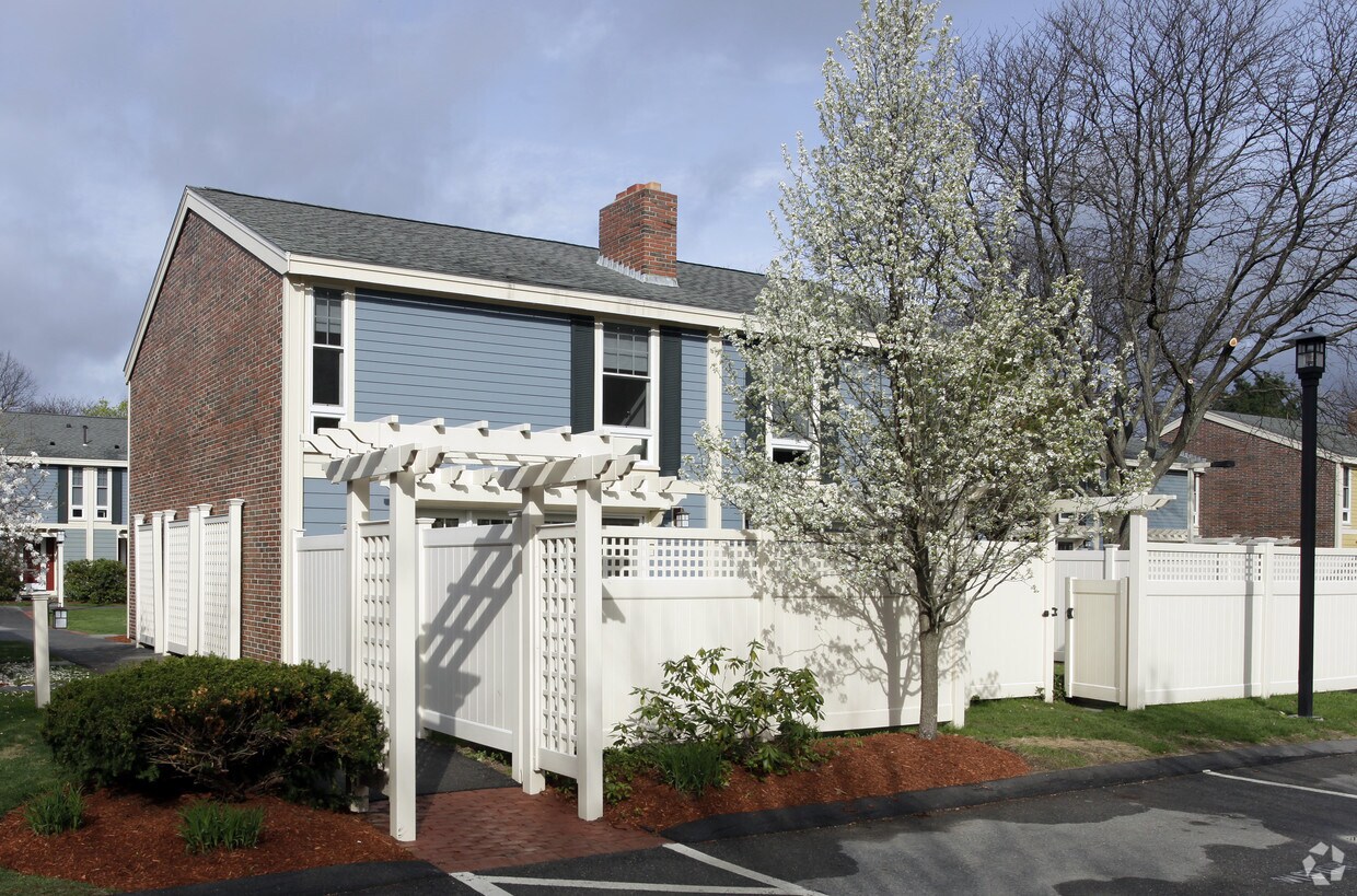 Linden Square Townhomes Wellesley, MA