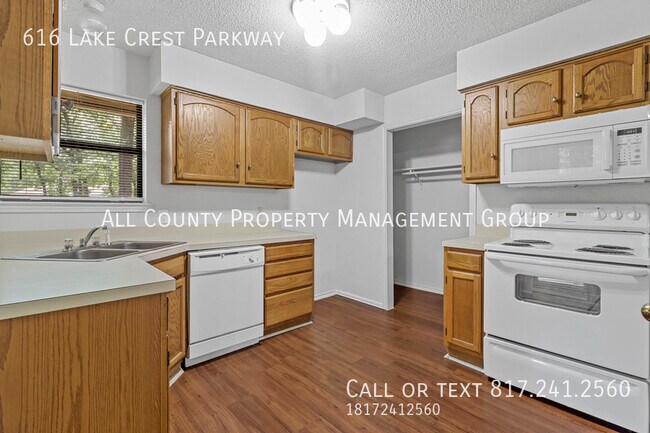 Foto del edificio - 616 Lake Crest Pkwy