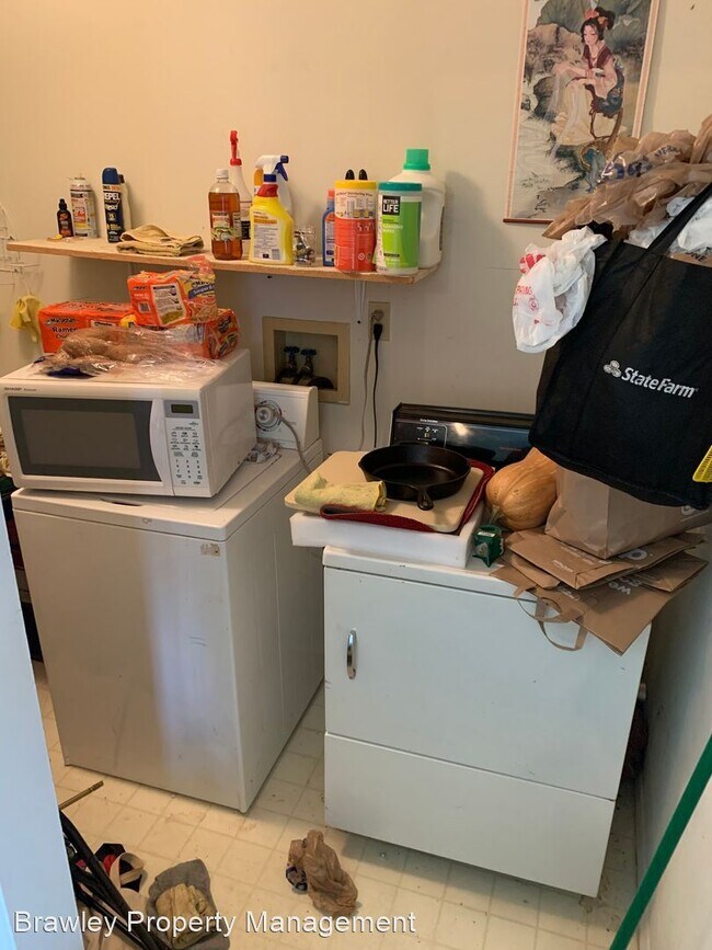 Foto del edificio - 3 br, 1.5 bath House - 825 W. 11th St