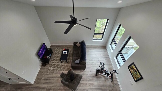 Foto del edificio - Fully furnished town home in Bigfork