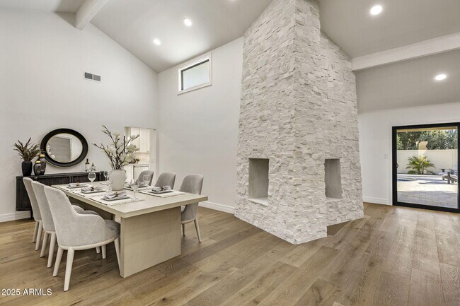 Foto del edificio - 7339 E Solano Dr