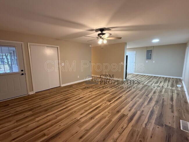 Foto del edificio - 5702 Mendota Dr