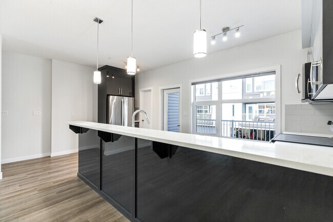 Photo du bâtiment - 1631 Hammond Cres NW