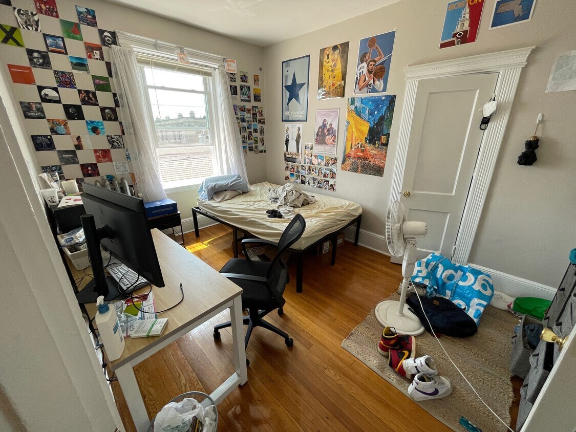 Primary Photo - 903 Beacon St