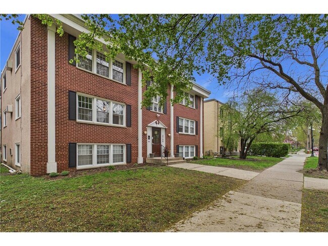 Foto del edificio - 2706 Humboldt Ave S