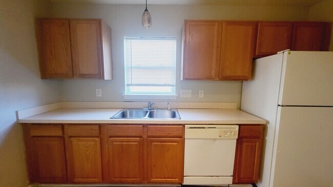 Building Photo - 1607 Eagles Landing Dr