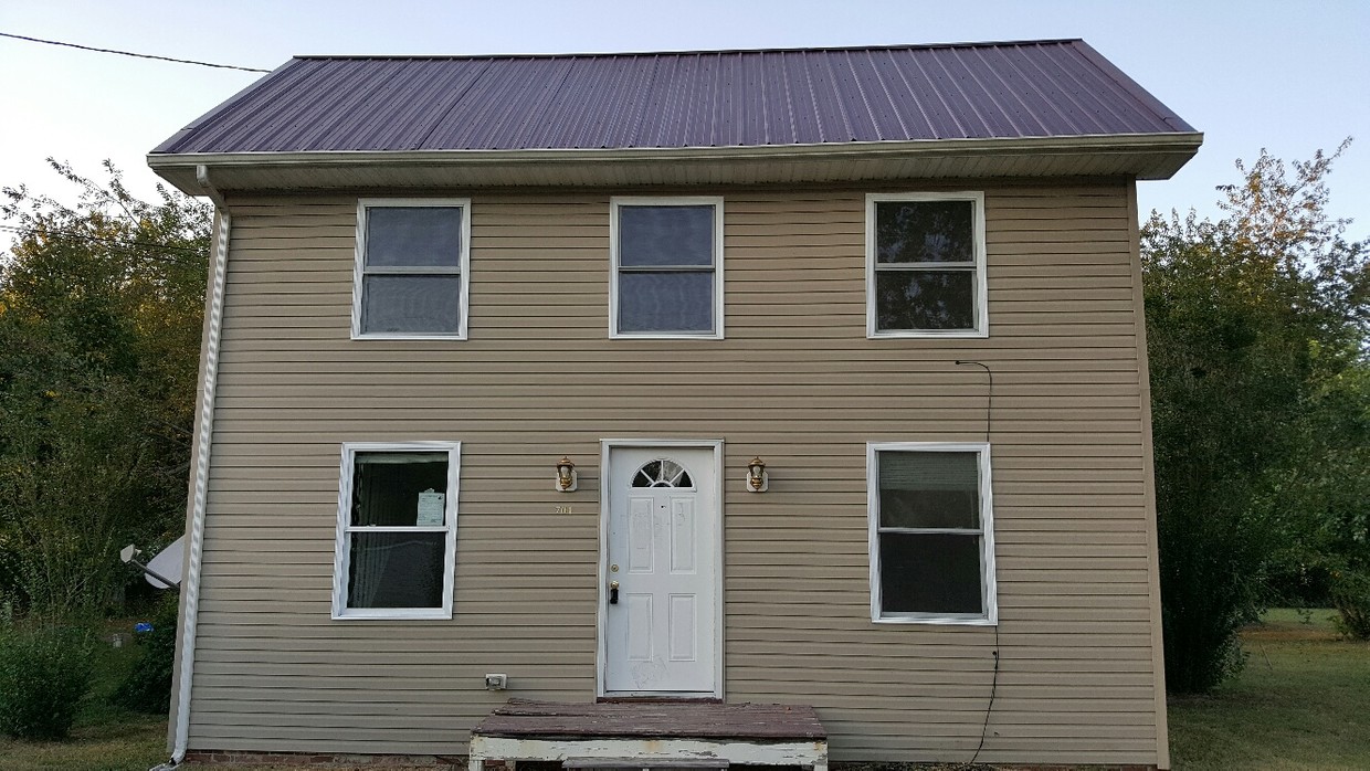 Primary Photo - 704 Willow St