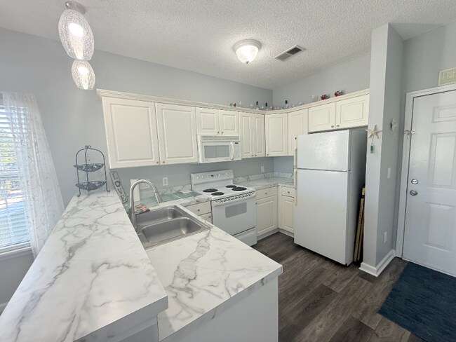 Building Photo - 2040 Cross Gate Blvd