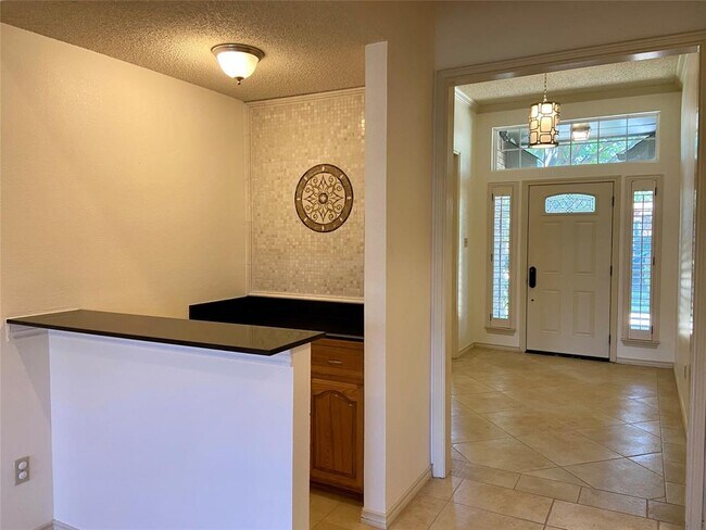 Building Photo - 312 Meadowood Ln