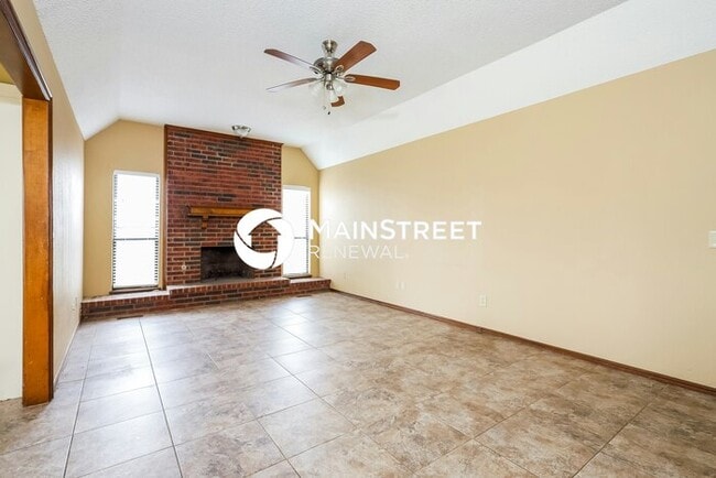 Building Photo - 3 Bedroom Pet-Friendly Home in Oklahoma City, OK with Main Street Renewal