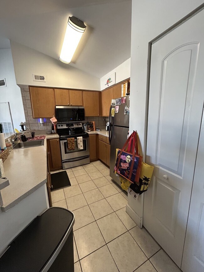 Foto del edificio - 2445 SW 18th Terrace