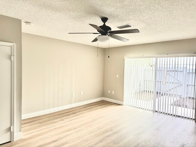 Foto del edificio - 6054 Amberly Ct