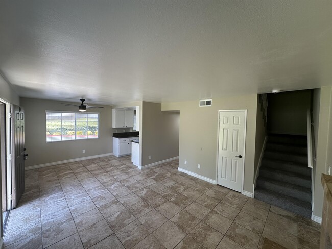 Building Photo - 9940 Highland Ave