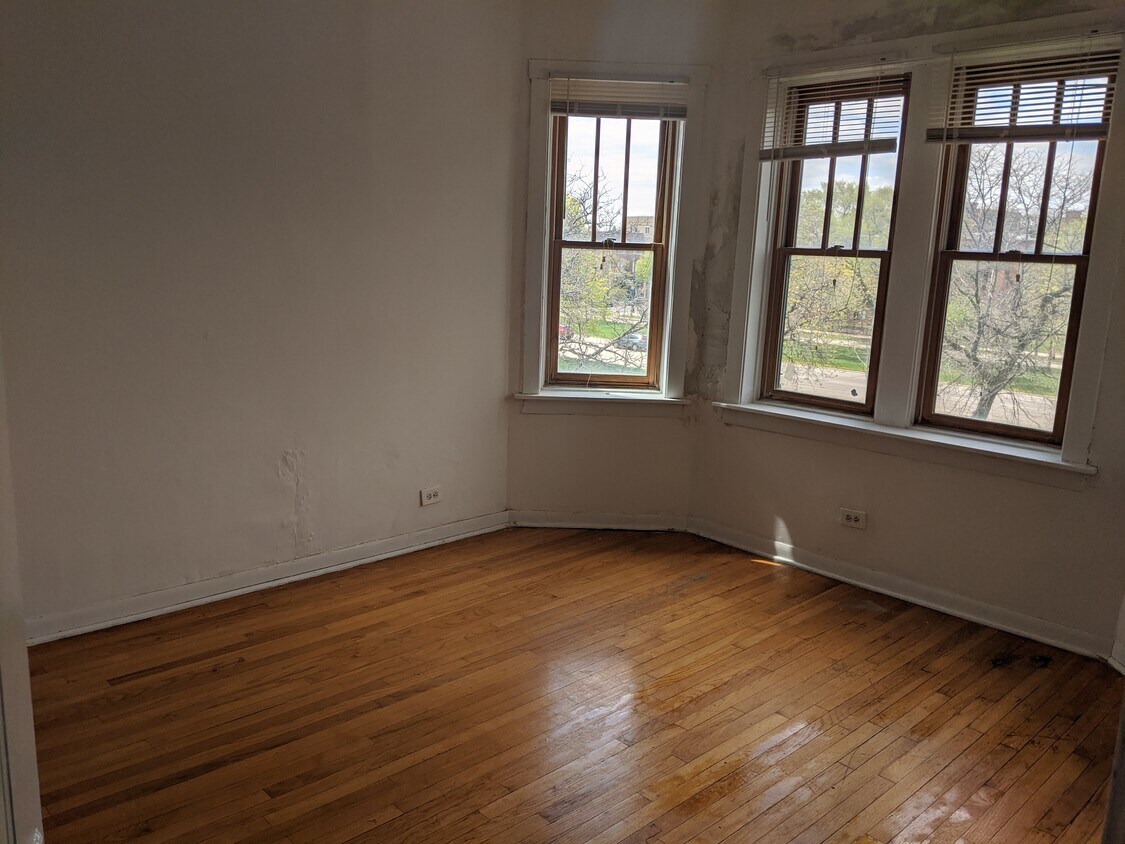 Primary Photo - 2031 N Humboldt Blvd
