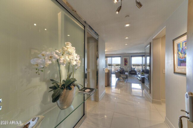 Building Photo - 7181 Camelback Rd