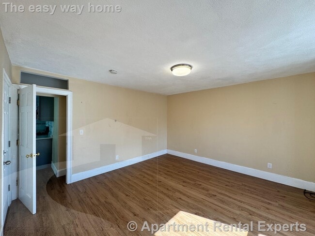 Building Photo - 51 Beacon St