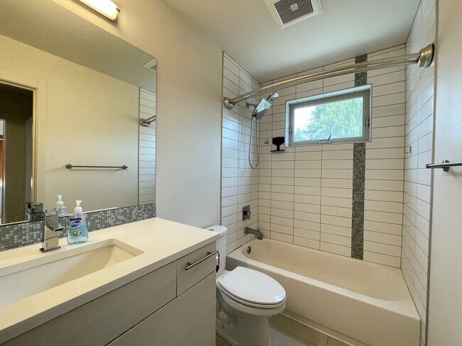 Foto del edificio - Great Townhome For Rent