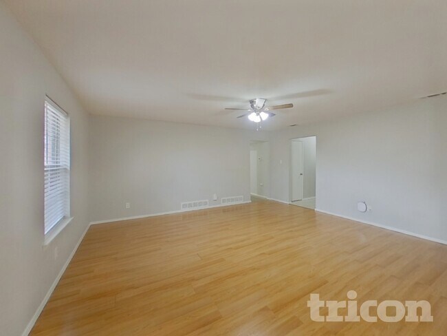 Foto del edificio - 810 Dogwood Dr