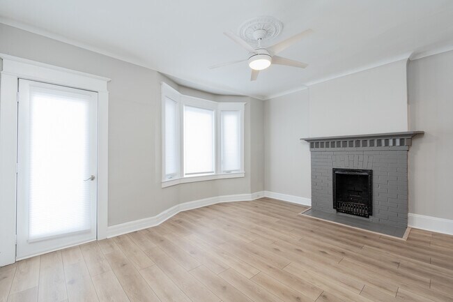 Photo du bâtiment - 15 Indian Rd Crescent