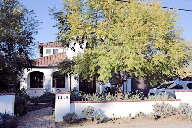 Foto del edificio - 1215 Altamead Dr