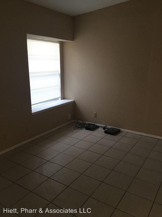 Building Photo - 600 White Cliffs Dr