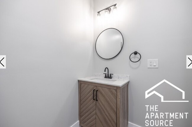 Building Photo - 6148 N Francisco Ave