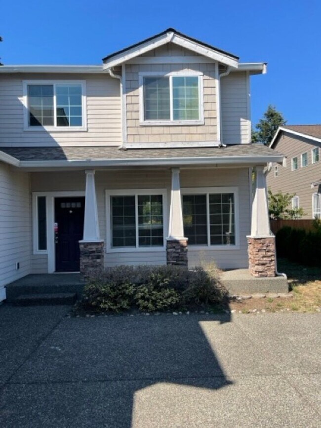 Photo - Extremely Spacious 5BD/3BTH Home For Lease...