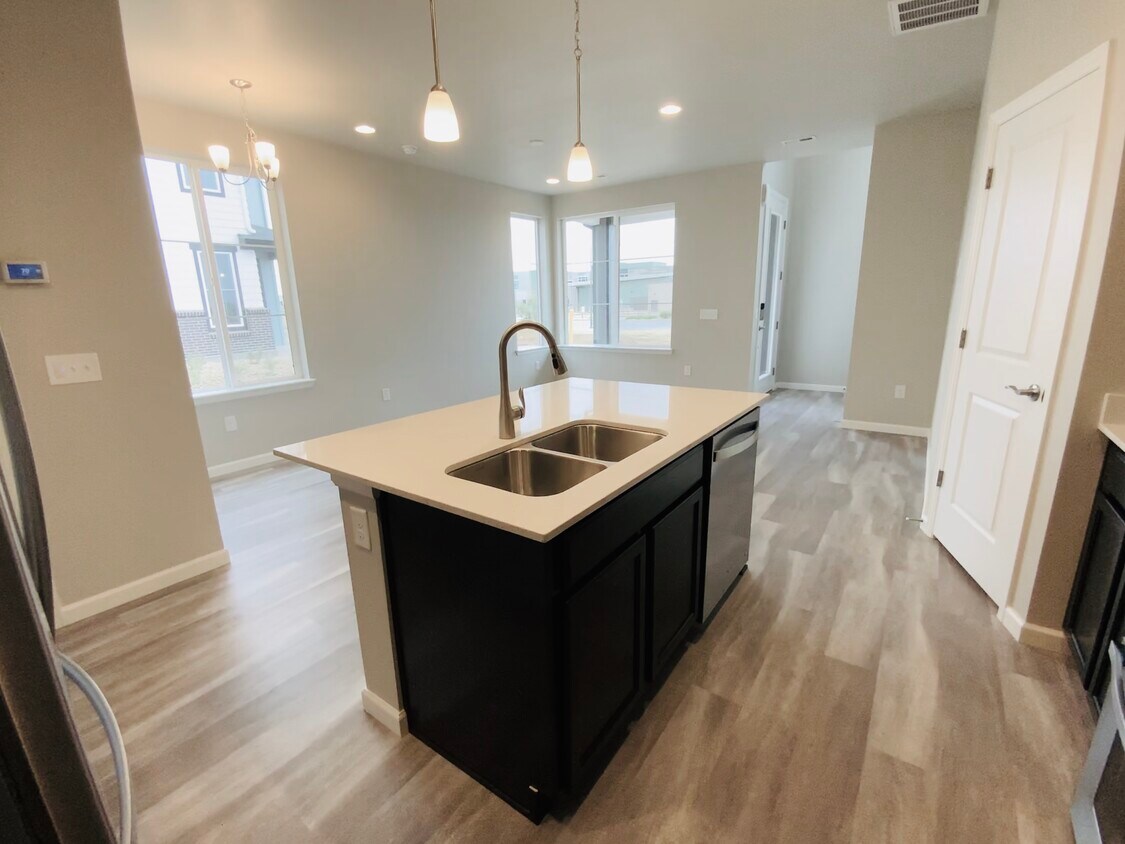 Kitchen Island - 9284 Gore St